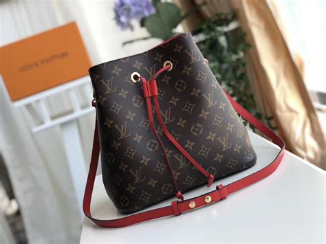 how much does louis vuitton pay|Louis Vuitton commission.